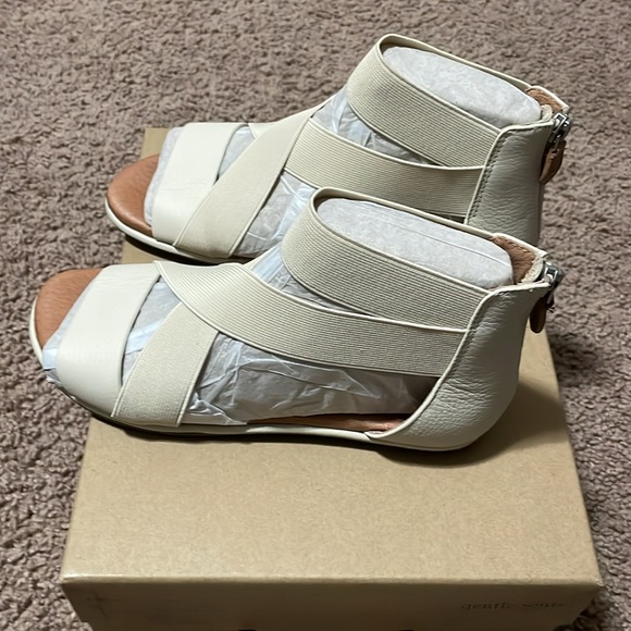 Kenneth Cole sandals size 6 - Picture 2 of 3